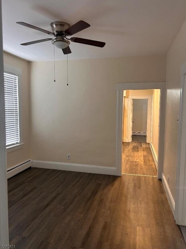 18 Cedar St in Bloomfield, NJ - Building Photo - Building Photo