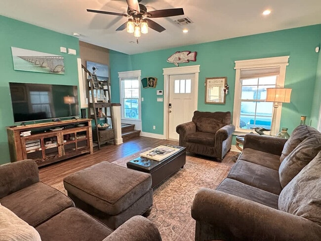 property at 1113 Pompano Ave