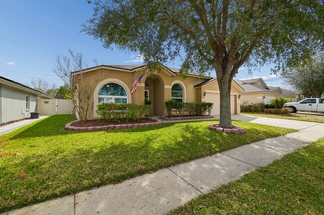 627 Tuscanny St in Brandon, FL - Building Photo - Building Photo