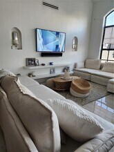 21216 Harbor Way in Miami, FL - Building Photo - Building Photo
