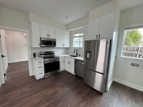 82 W 49th St in Long Beach, CA - Building Photo - Building Photo
