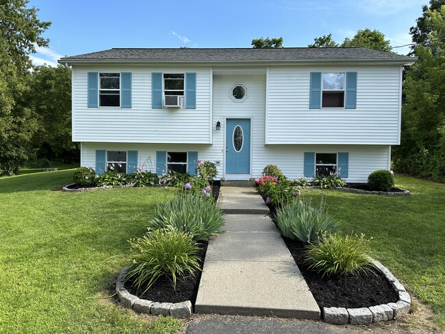property at 8 Meadow Ln