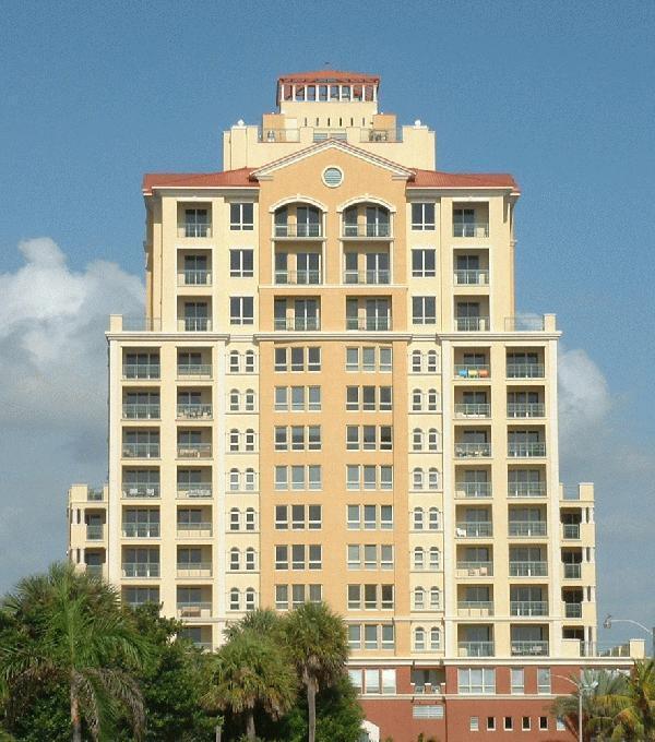 Alhambra Place in Fort Lauderdale, FL - Foto de edificio - Building Photo