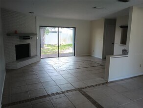 4701 Country Hills Dr in Tampa, FL - Building Photo - Building Photo