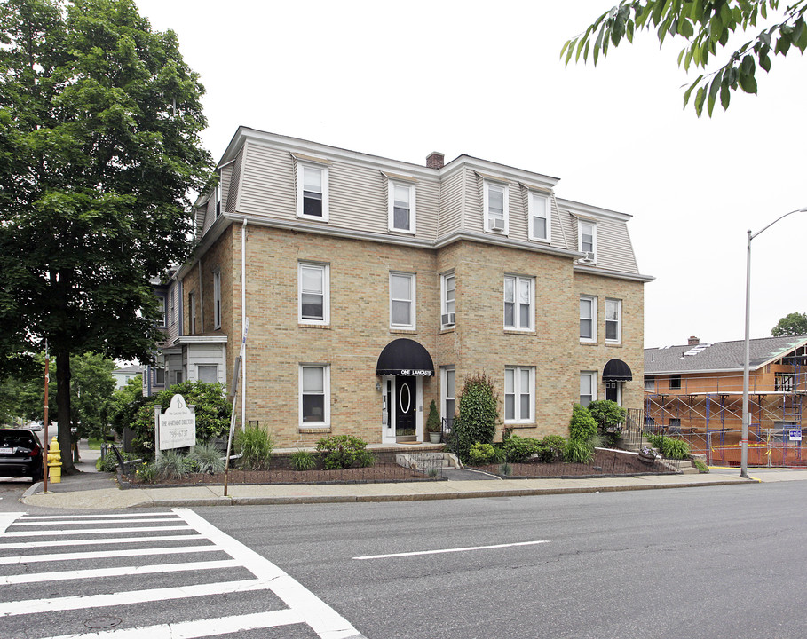 1 Lancaster St in Worcester, MA - Foto de edificio