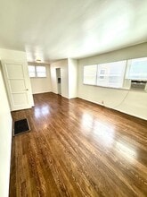 12747 Oxnard St, Unit 12747 in North Hollywood, CA - Foto de edificio - Building Photo