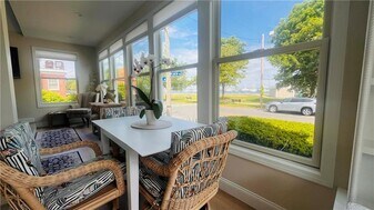 115 Wellington Ave in Newport, RI - Building Photo