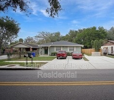 1438 Lake Bonny Dr W in Lakeland, FL - Building Photo