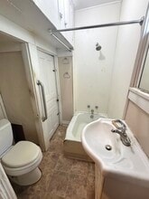 1109 W Washtenaw St, Unit 1 in Lansing, MI - Foto de edificio - Building Photo