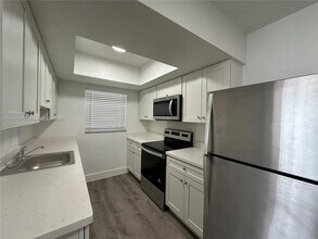 3616 NE 11th Ave in Oakland Park, FL - Building Photo - Building Photo