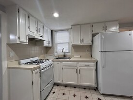 6 Jefferson St, Unit 4 Apartments