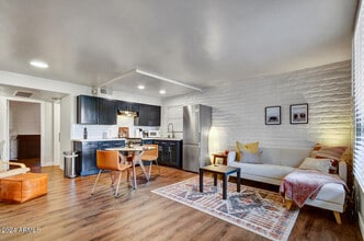 3737 E Turney Ave in Phoenix, AZ - Building Photo - Building Photo