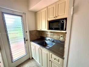 140 SW 30th Ct-Unit -134 in Miami, FL - Building Photo - Building Photo