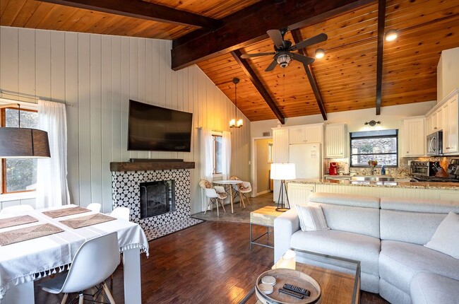 24933 Faulhorn Dr in Crestline, CA - Building Photo - Building Photo