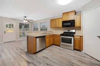 3010 Palace Oaks Dr in Houston, TX - Building Photo - Building Photo