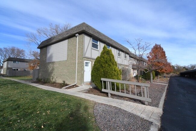 5004 E Hinsdale Pl in Centennial, CO - Building Photo - Building Photo