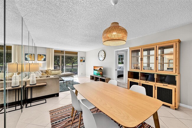 property at 3001 W Rolling Hills Cir