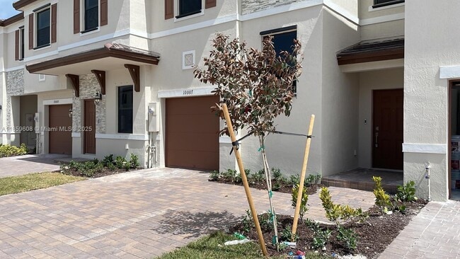 10007 SW 231st Ln in Cutler Bay, FL - Building Photo - Building Photo