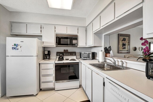 6866 Huntington Ln, Unit 806