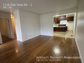 1218 Oak View Dr in Grants Pass, OR - Building Photo - Building Photo