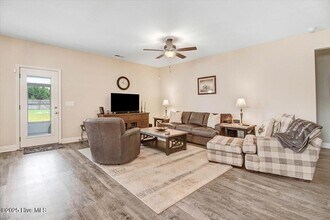 607 Laurel Lake Rd in Salemburg, NC - Building Photo - Building Photo
