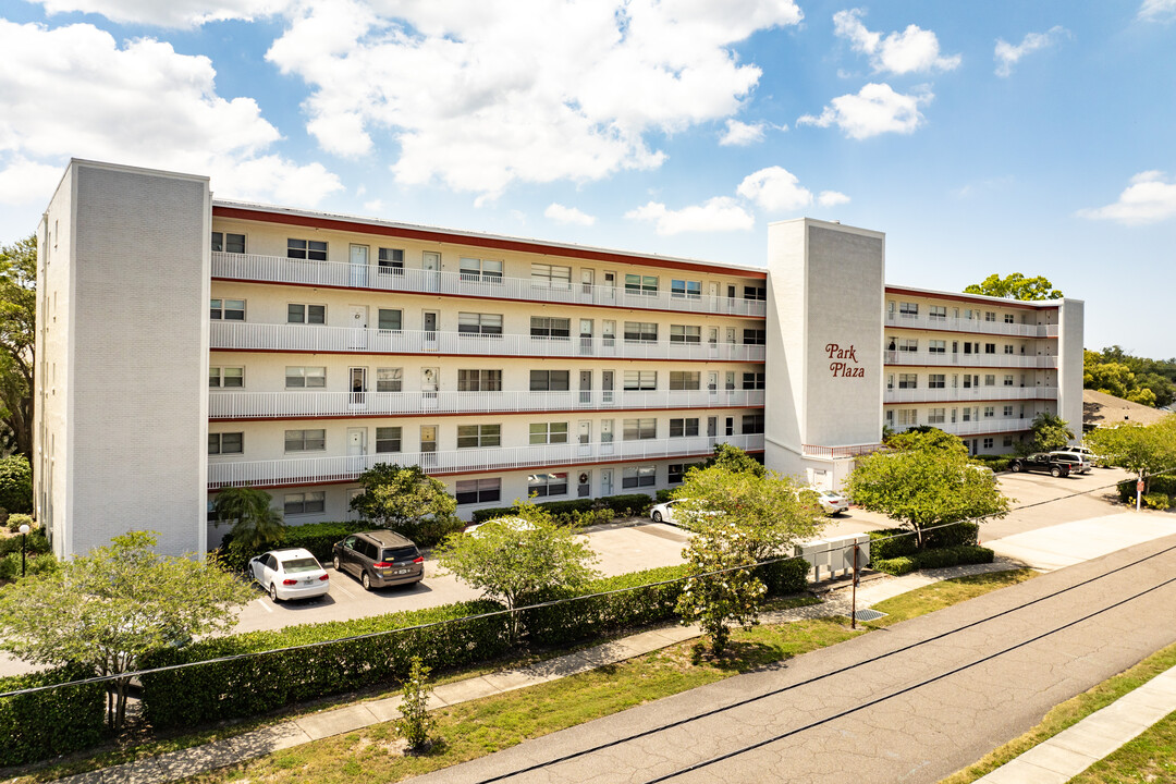 Park Plaza in Pinellas Park, FL - Building Photo