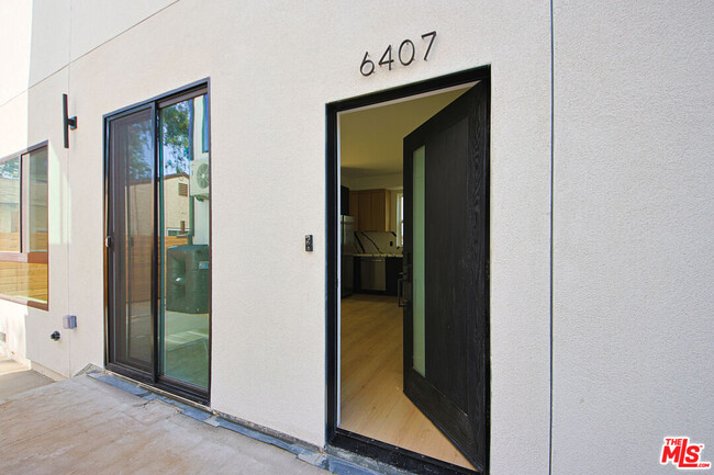 6407 Odessa Ave in Los Angeles, CA - Building Photo - Building Photo