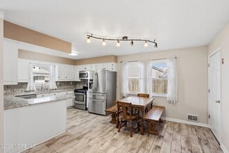 40 Seabreeze Way in Keansburg, NJ - Building Photo - Building Photo