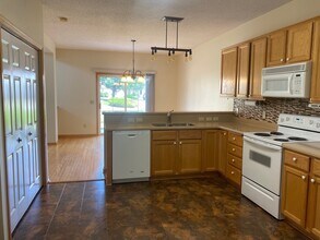 7697 Coneflower Curv S in Chanhassen, MN - Building Photo - Building Photo