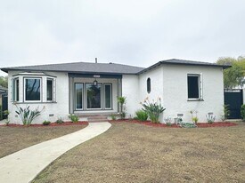 3277 Cerritos Ave in Signal Hill, CA - Building Photo