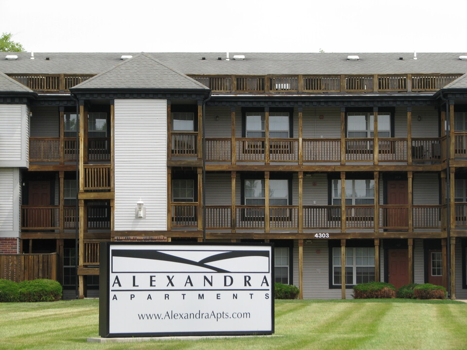 Alexandra Apartments in Cedar Rapids, IA - Foto de edificio