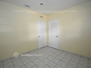 510 NE 172nd St in North Miami Beach, FL - Foto de edificio - Building Photo