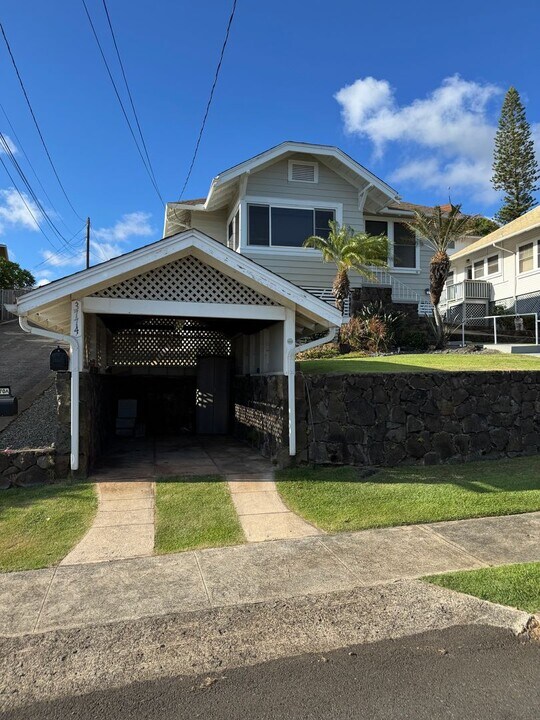 3774 Pukalani Pl in Honolulu, HI - Building Photo