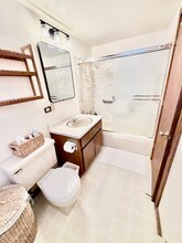 7046 4th Ave in Tahoma, CA - Foto de edificio - Building Photo