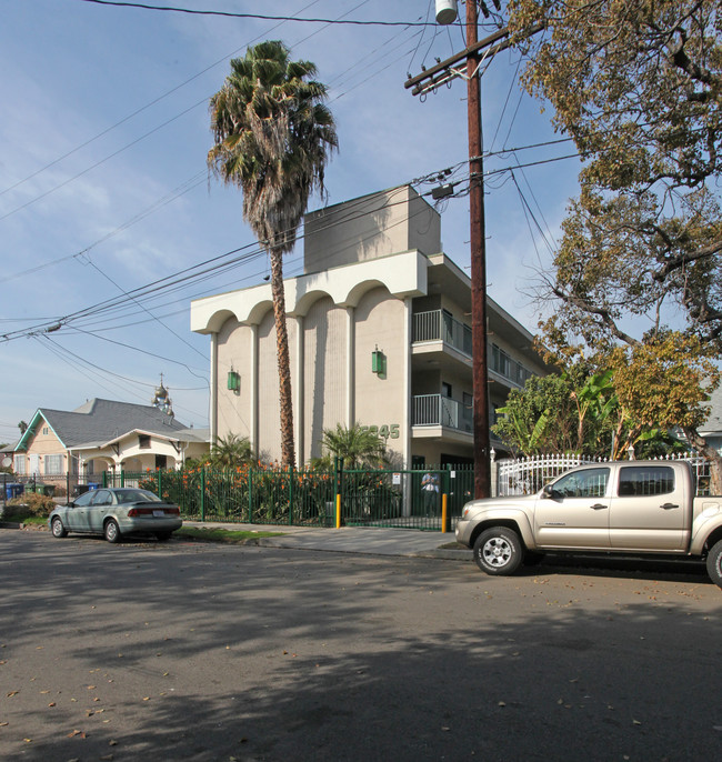 5345 La Mirada Ave in Los Angeles, CA - Building Photo - Building Photo