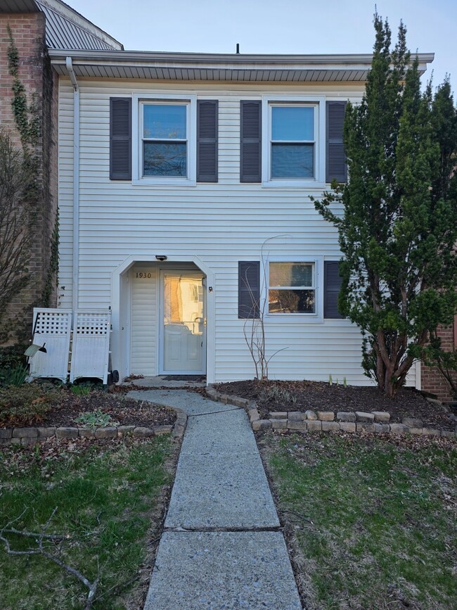 property at 1930 Cricklewood Cv