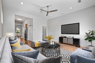 1701 Metropolitan Blvd in Tallahassee, FL - Building Photo - Building Photo