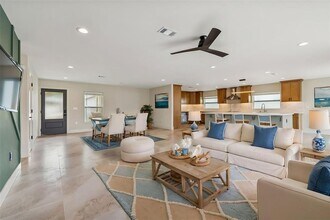 3921 Versailles Dr in Tampa, FL - Building Photo - Building Photo