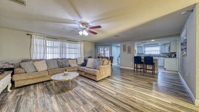 9206 Gray Fox Ln in Port Richey, FL - Building Photo - Building Photo