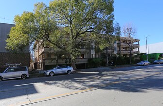 11322 Camarillo St in North Hollywood, CA - Building Photo - Building Photo