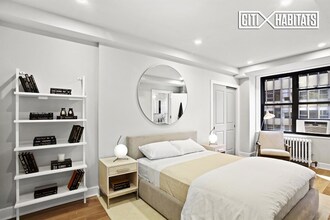 160 E 48th St-Unit -7G in New York, NY - Building Photo - Building Photo