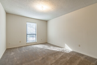 The Glen Townhomes in Memphis, TN - Building Photo - Interior Photo