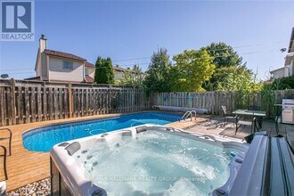 1488 Meadowbrook Rd in Ottawa, ON - Building Photo - Building Photo