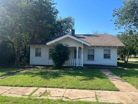 2141 Ave K in Wichita Falls, TX - Building Photo