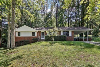 325 Comet Dr in Hendersonville, NC - Building Photo - Building Photo