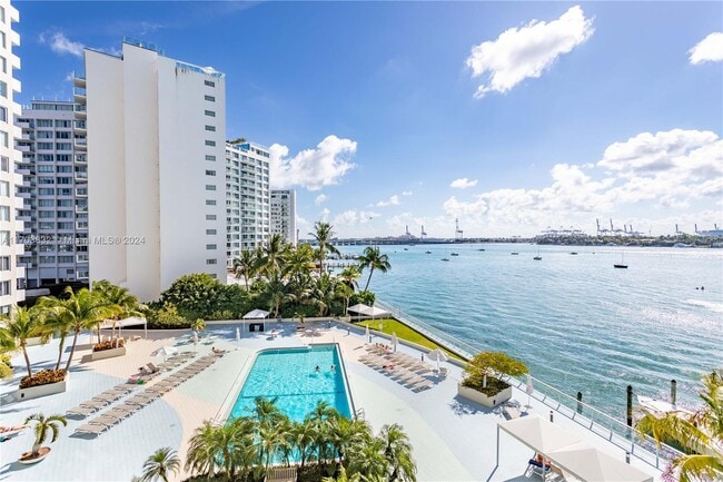 1200 West Ave, Unit PH-01 in Miami Beach, FL - Building Photo - Building Photo