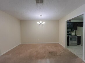 8325 Grand Oaks Ct in Montgomery, AL - Foto de edificio - Building Photo