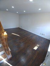 262 Matthews Drive in Newark, NJ - Foto de edificio - Building Photo