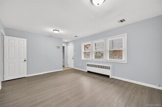 552 Old Country Rd in Plainview, NY - Building Photo - Building Photo