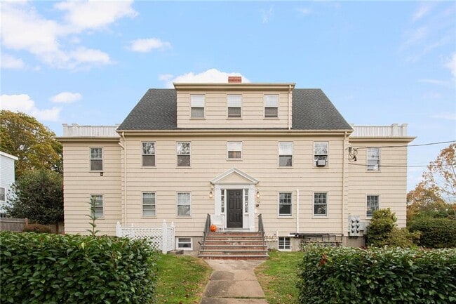 property at 118 Ruggles Ave